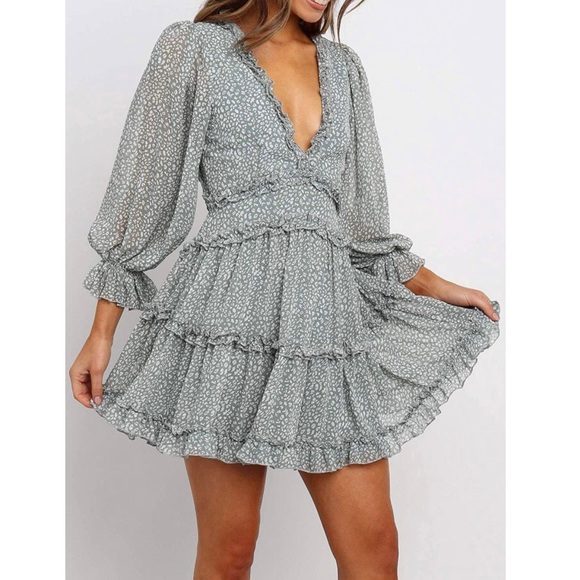 ✦NWT Ruffled Emerald Dress✦ - Picture 2 of 4